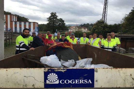 Ir a la noticia Aguas de Avilés retira media tonelada de residuos del río Magdalena en una jornada de limpieza en la que participaron más de 60 voluntarios