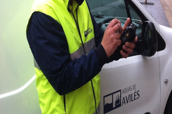 Ir a la noticia Aguas de Avilés recuerda que sus trabajadores siempre van correctamente identificados y avisan previamente si necesitan acceder al interior de una vivienda
